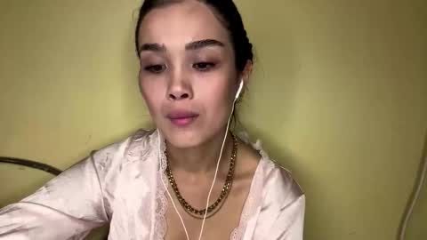 Amina online show from February 9, 6:23 pm