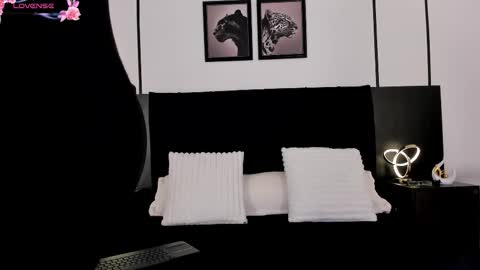 hellen online show from February 24, 1:42 pm