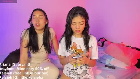Snapshot of ary_and_kel chatting on December 2, 11:07 pm Ariana and Kelsieh online show from December 2, 11:07 pm