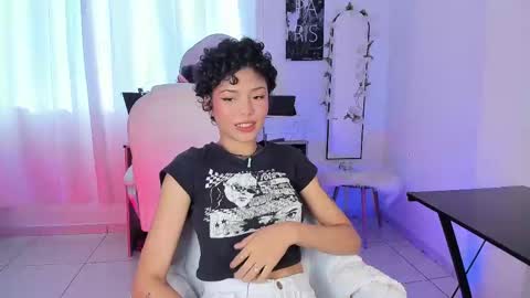 Snapshot of ary_and_kel chatting on February 26, 9:27 pm Ariana and Kelsieh online show from February 26, 9:27 pm