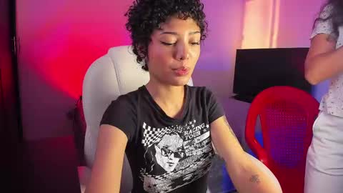 Snapshot of ary_and_kel chatting on March 11, 10:42 pm Ariana and Kelsieh online show from March 11, 10:42 pm