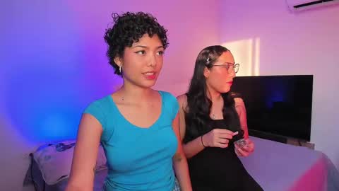 Snapshot of ary_and_kel chatting on March 12, 10:28 pm Ariana and Kelsieh online show from March 12, 10:28 pm