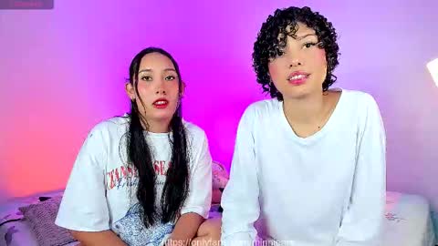 Snapshot of ary_and_kel chatting on October 22, 11:59 pm Ariana and Kelsieh online show from October 22, 11:59 pm