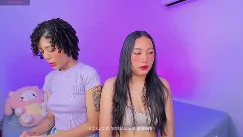 Snapshot of ary_and_kel chatting on November 13, 5:34 pm Ariana and Kelsieh online show from November 13, 5:34 pm