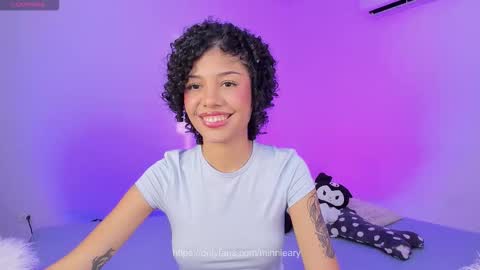 Snapshot of ary_and_kel chatting on November 18, 9:52 pm Ariana and Kelsieh online show from November 18, 9:52 pm