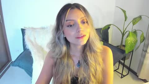 Snapshot of ary_cam230 chatting on December 5, 8:49 pm Zahaara online show from December 5, 8:49 pm