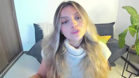 Snapshot of ary_cam230 chatting on December 13, 8:25 pm Zahaara online show from December 13, 8:25 pm