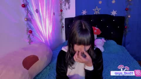 Snapshot of arya_line chatting on December 19, 12:02 am Arys online show from December 19, 12:02 am