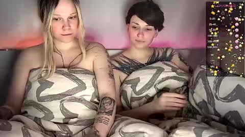Snapshot of arya_stark7 chatting on February 27, 12:13 pm Arya brunett and Cassie blond online show from February 27, 12:13 pm
