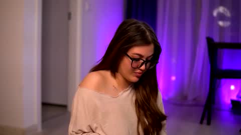 Snapshot of aryadeluna chatting on December 1, 7:41 pm Lunaa online show from December 1, 7:41 pm