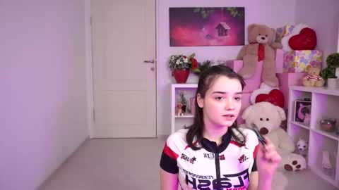 Aria online show from October 12, 8:57 am