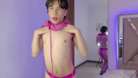 Snapshot of ash_femboy chatting on September 22, 9:17 pm Ash Femboy online show from September 22, 9:17 pm
