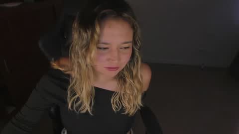 ash_smith1 online show from January 10, 10:25 pm