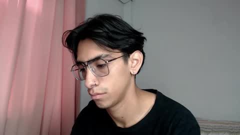 Snapshot of ash_v1 chatting on November 11, 1:33 pm Ash online show from November 11, 1:33 pm