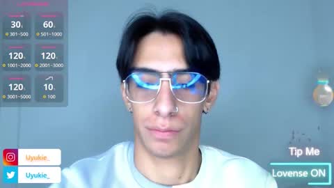 Snapshot of ash_v1 chatting on November 30, 2:37 am Ash online show from November 30, 2:37 am