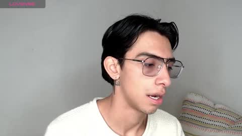 Snapshot of ash_v1 chatting on December 2, 3:01 am Ash online show from December 2, 3:01 am