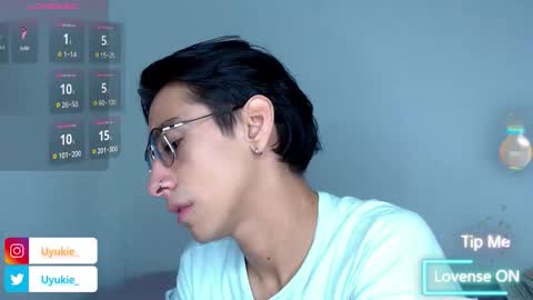 Snapshot of ash_v1 chatting on December 5, 1:58 am Ash online show from December 5, 1:58 am