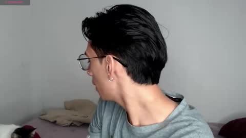 Snapshot of ash_v1 chatting on December 15, 11:20 pm Ash online show from December 15, 11:20 pm