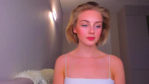 your pretty Ashley online show from March 3, 6:12 pm