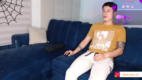 Snapshot of ashely_ryan24 chatting on October 28, 10:45 pm Ashley And Ryan online show from October 28, 10:45 pm