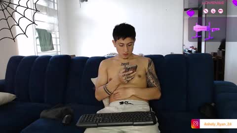 Snapshot of ashely_ryan24 chatting on October 31, 7:37 pm Ashley And Ryan online show from October 31, 7:37 pm