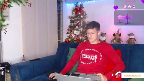 Snapshot of ashely_ryan24 chatting on December 16, 11:32 pm Ashley And Ryan online show from December 16, 11:32 pm