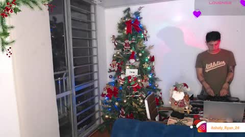 Ashley And Ryan  online show from December 17, 11:44 pm