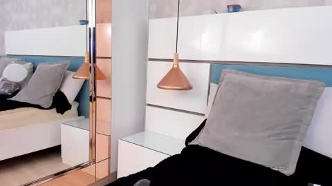 Ashkoreh online show from October 17, 8:22 pm