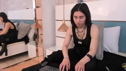 Ashkoreh online show from November 27, 8:00 pm