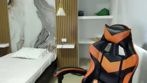 ashlan_king online show from May 2, 7:19 pm