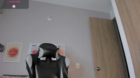 Snapshot of ashley_23a chatting on January 7, 10:12 pm A S H L E Y online show from January 7, 10:12 pm