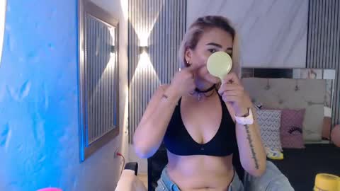 ashley__tylor online show from May 13, 4:15 pm