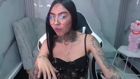 ashley_blum_v online show from September 18, 7:49 pm