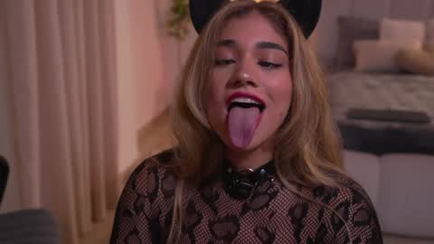 Snapshot of ashley_ospino chatting on October 31, 12:33 am Ashley online show from October 31, 12:33 am