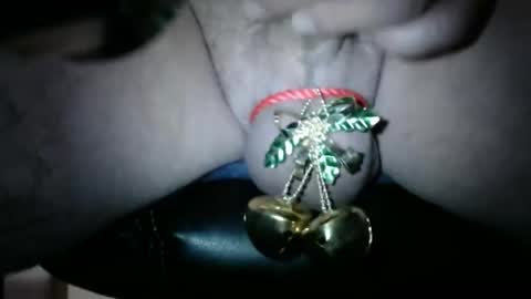 Snapshot of ashleyaki2000 chatting on December 15, 6:04 pm Ashley Ann online show from December 15, 6:04 pm