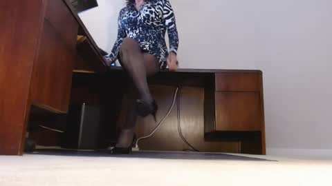 Snapshot of ashleyaki2000 chatting on October 9, 4:27 pm Ashley Ann online show from October 9, 4:27 pm