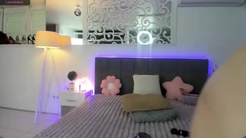 AshleyJonse online show from November 24, 6:02 am