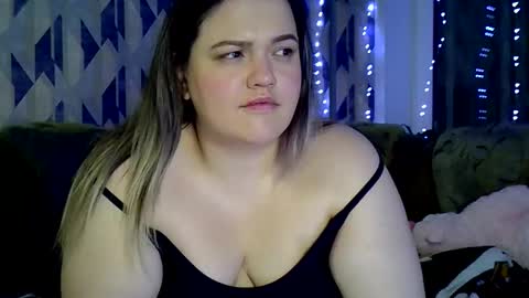 Snapshot of ashleyrosee_ chatting on October 28, 2:31 pm Anite online show from October 28, 2:31 pm