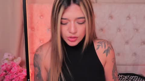 Ashley Lauren online show from January 31, 7:07 am