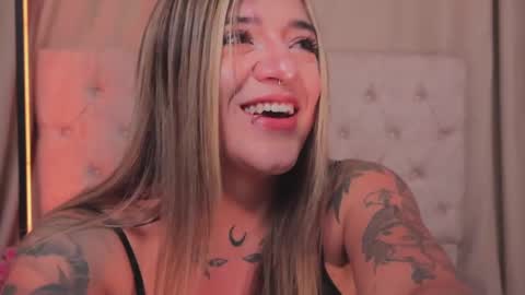 Ashley Lauren online show from February 27, 4:09 am