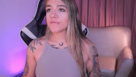 Ashley Lauren online show from November 12, 3:51 am