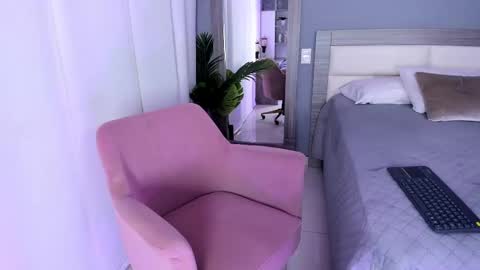 Snapshot of ashly_hills chatting on October 7, 3:47 am Ashly online show from October 7, 3:47 am