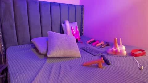 Snapshot of ashlye_miller_ chatting on January 8, 6:41 am ashlye_miller_ online show from January 8, 6:41 am