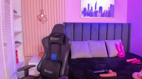 Snapshot of ashlye_miller_ chatting on January 18, 3:53 am ashlye_miller_ online show from January 18, 3:53 am