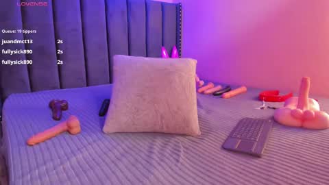 Snapshot of ashlye_miller_ chatting on February 18, 6:59 am ashlye_miller_ online show from February 18, 6:59 am