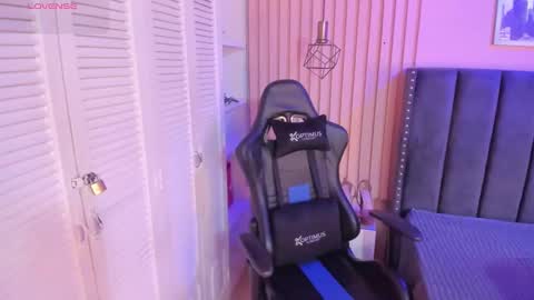 Snapshot of ashlye_miller_ chatting on February 19, 10:34 am ashlye_miller_ online show from February 19, 10:34 am