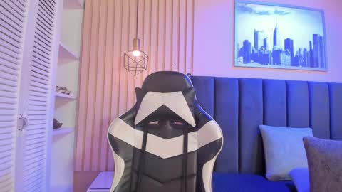 Snapshot of ashlye_miller_ chatting on November 21, 4:00 am ashlye_miller_ online show from November 21, 4:00 am