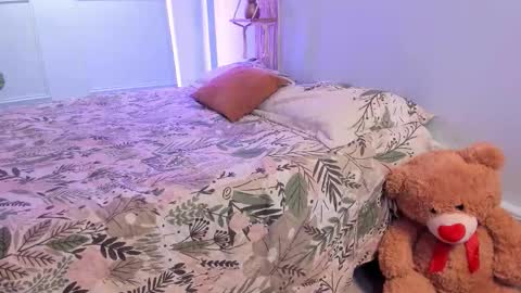 Snapshot of asia_lune chatting on December 14, 4:01 pm MyaFontaine online show from December 14, 4:01 pm