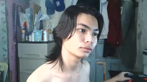 asian_babyboi online show from October 10, 6:56 am