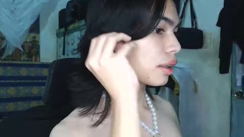 asian_babyboi online show from November 21, 5:06 am